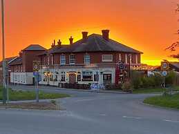Stonehenge Inn & Shepherds Huts