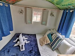 Stonehenge Inn & Shepherds Huts