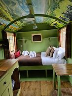 Stonehenge Inn & Shepherds Huts