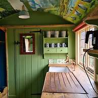 Stonehenge Inn & Shepherds Huts