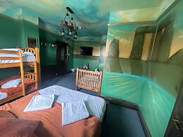 Stonehenge Inn & Shepherds Huts