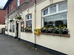 Stonehenge Inn & Shepherds Huts