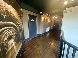 Stonehenge Inn & Shepherds Huts