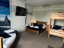 Stonehenge Inn & Shepherds Huts