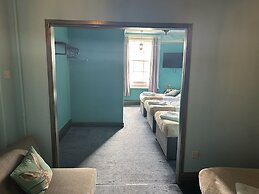 Stonehenge Inn & Shepherds Huts