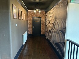 Stonehenge Inn & Shepherds Huts