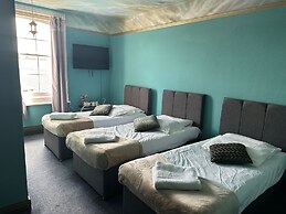 Stonehenge Inn & Shepherds Huts