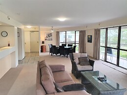 Burleigh Esplanade Apartments
