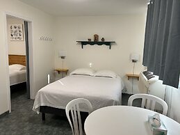 Empire Motel
