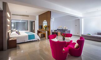 King Evelthon Beach Hotel & Resort