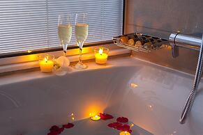 King Evelthon Beach Hotel & Resort