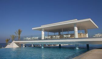 King Evelthon Beach Hotel & Resort