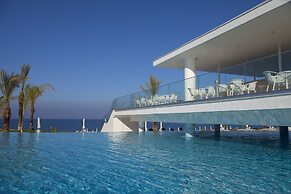 King Evelthon Beach Hotel & Resort