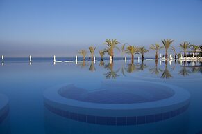 King Evelthon Beach Hotel & Resort