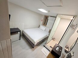 Ekonomy Hotel Myeongdong premier
