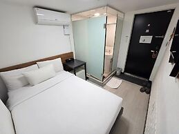 Ekonomy Hotel Myeongdong premier