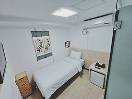 Ekonomy Hotel Myeongdong premier