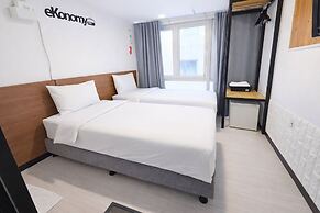 Ekonomy Hotel Myeongdong premier
