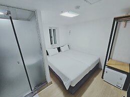 Ekonomy Hotel Myeongdong premier
