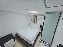 Ekonomy Hotel Myeongdong premier