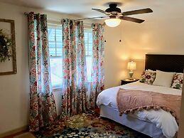 The Little Italy of Niagara Falls Bed & Breakfast