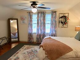 The Little Italy of Niagara Falls Bed & Breakfast