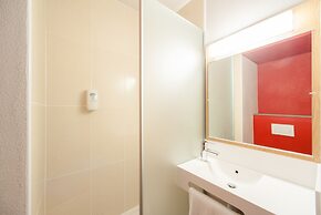 B&B HOTEL Paris Porte des Lilas