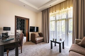 Forest Rhapsody Resort