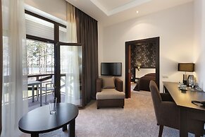 Forest Rhapsody Resort