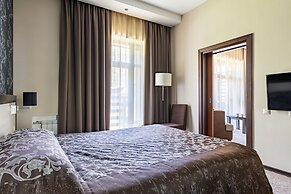 Forest Rhapsody Resort