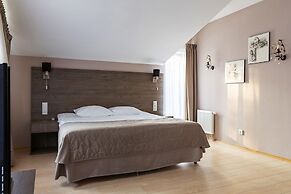 Forest Rhapsody Resort