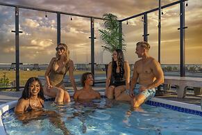 Hotel Clique Calgary Airport