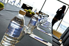 Hotel Clique Calgary Airport