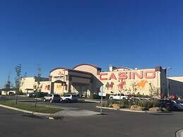 Hotel Clique Calgary Airport