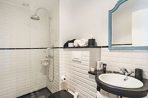 1872 River House by Olivia