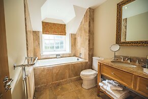 Trump Macleod House & Lodge