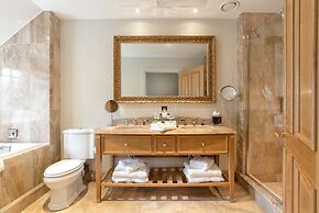 Trump Macleod House & Lodge