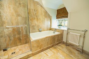 Trump Macleod House & Lodge