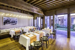 LUX Tea Horse Road Lijiang