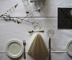 Søstrene Storaas Hotell