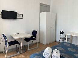 Beaconsfield Lodge Motel