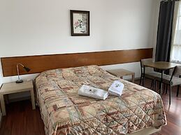 Beaconsfield Lodge Motel