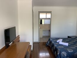 Beaconsfield Lodge Motel