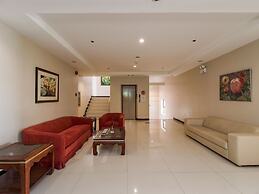 Main Hotel & Suites