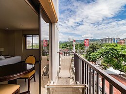 Main Hotel & Suites
