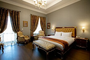 Shah Palace Luxury Museum Hotel