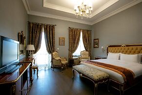 Shah Palace Luxury Museum Hotel