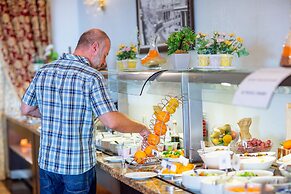 Shah Palace Luxury Museum Hotel