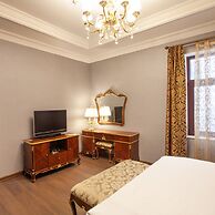 Shah Palace Luxury Museum Hotel