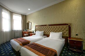 Shah Palace Luxury Museum Hotel